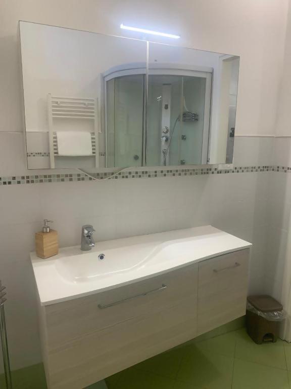 Odeon Apartment In Centro A Livorno Eksteriør bilde